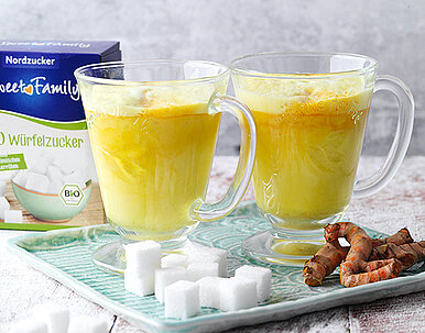 Goldene Orangenmilch