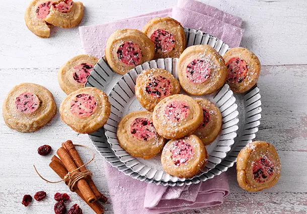 Zimttaler mit Cranberry-Marzipan