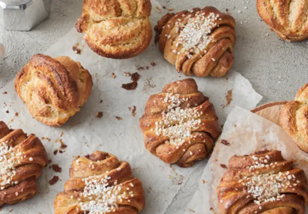Kaneelbullar (Zimtschnecken) und Kokosbrötchen (Rezept)