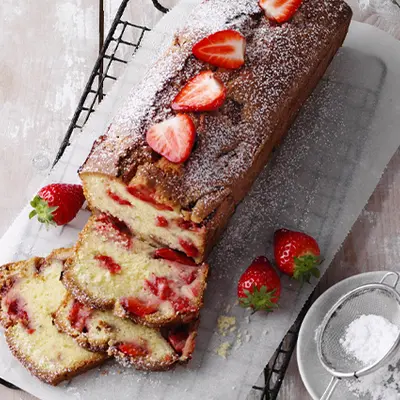 Kastenkuchen mit Erdbeeren gebacken nach dem Rezept von SweetFamily