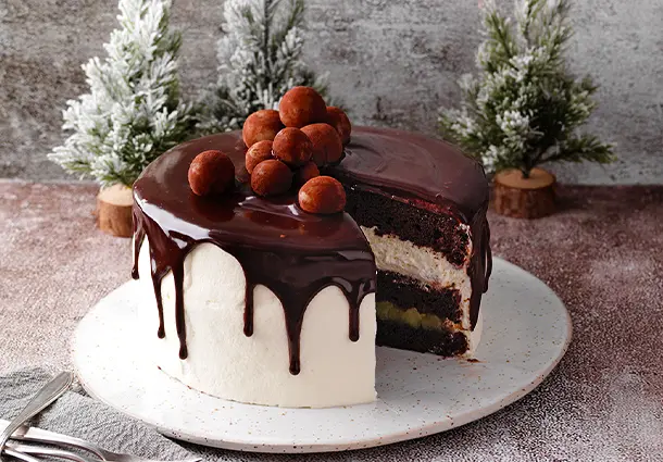 Schoko-Marzipan-Drip Cake mit Bratapfelkompott
