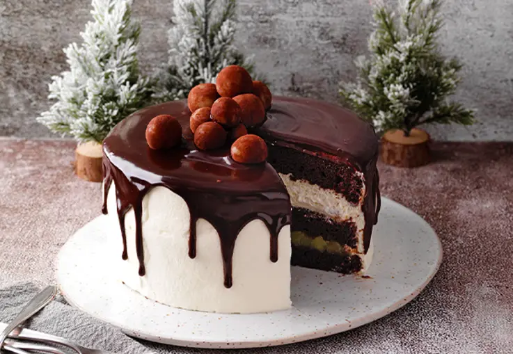 Schoko-Marzipan-Drip Cake mit Bratapfelkompott