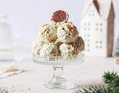 Spekulatius-Marzipan-Pralinen mit weißer Schokolade