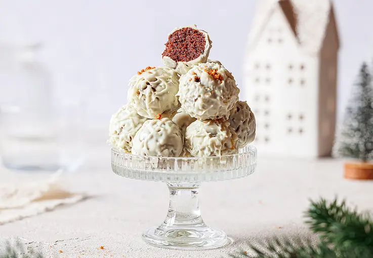 Spekulatius-Marzipan-Pralinen mit weißer Schokolade