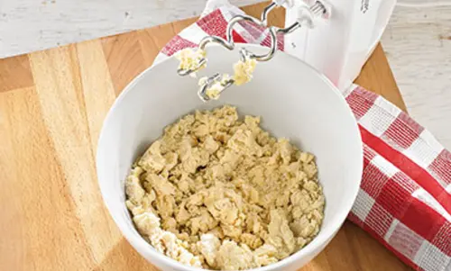Zutaten wurden mit einem Handmixer zu einem Teig verarbeitet.