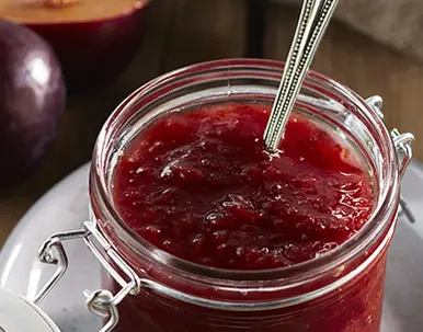 Pflaumenmarmelade mit Rum und Zimt