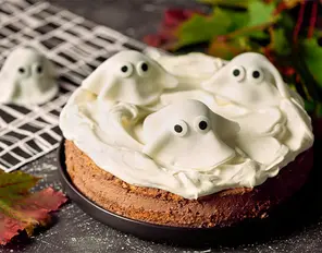 Schoko-Lakritz-Torte mit Gespenstern