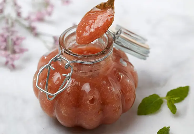 Rhabarberkonfitüre mit Holunderblütensirup (Rezept)