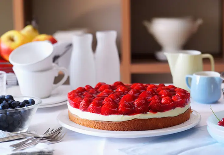 Erdbeer-Sahnekuchen mit Bukuitteig