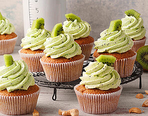 Cashew-Cupcakes mit Kiwi-Frosting