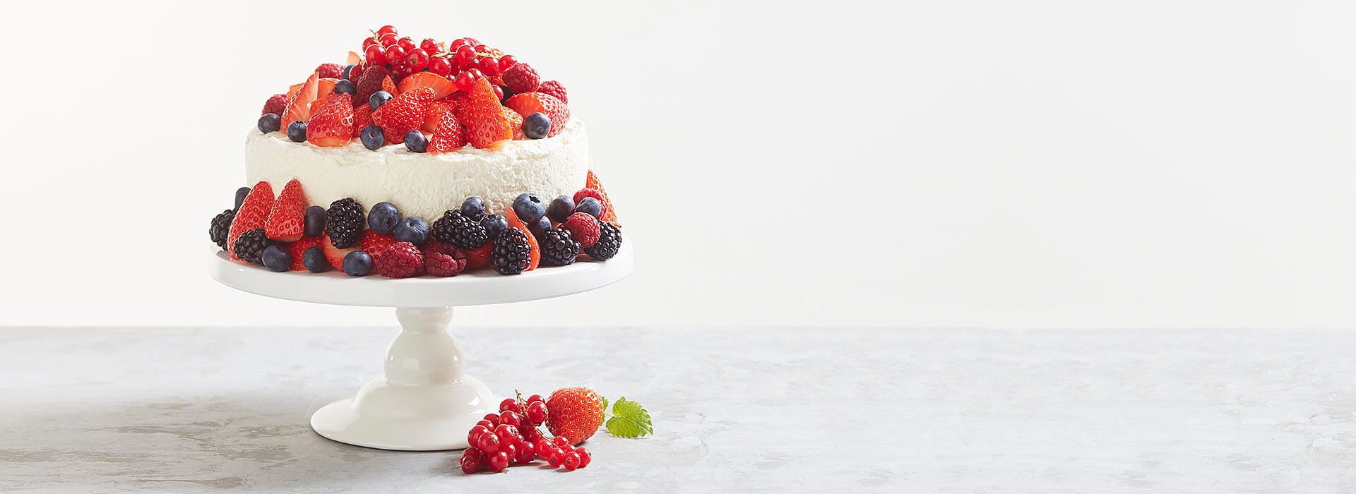 Beerentorte mit Mascarponecreme gebacken nach dem Rezept von Sweet Family