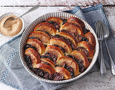 Bread and Butter-Pudding mit Zwetschgen