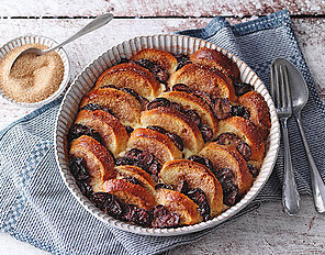 Bread and Butter-Pudding mit Zwetschgen