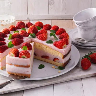 Leichte Buttermilch-Erdbeertorte gebacken nach dem Rezept
