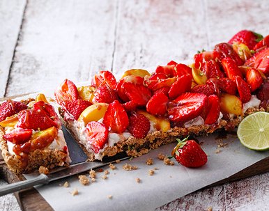 Erdbeer-Pfirsich-Granolatarte