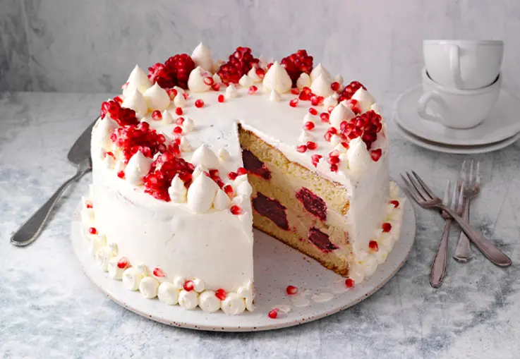 Mandel-Buttercremetorte mit Kirsch-Granatapfel-Füllung