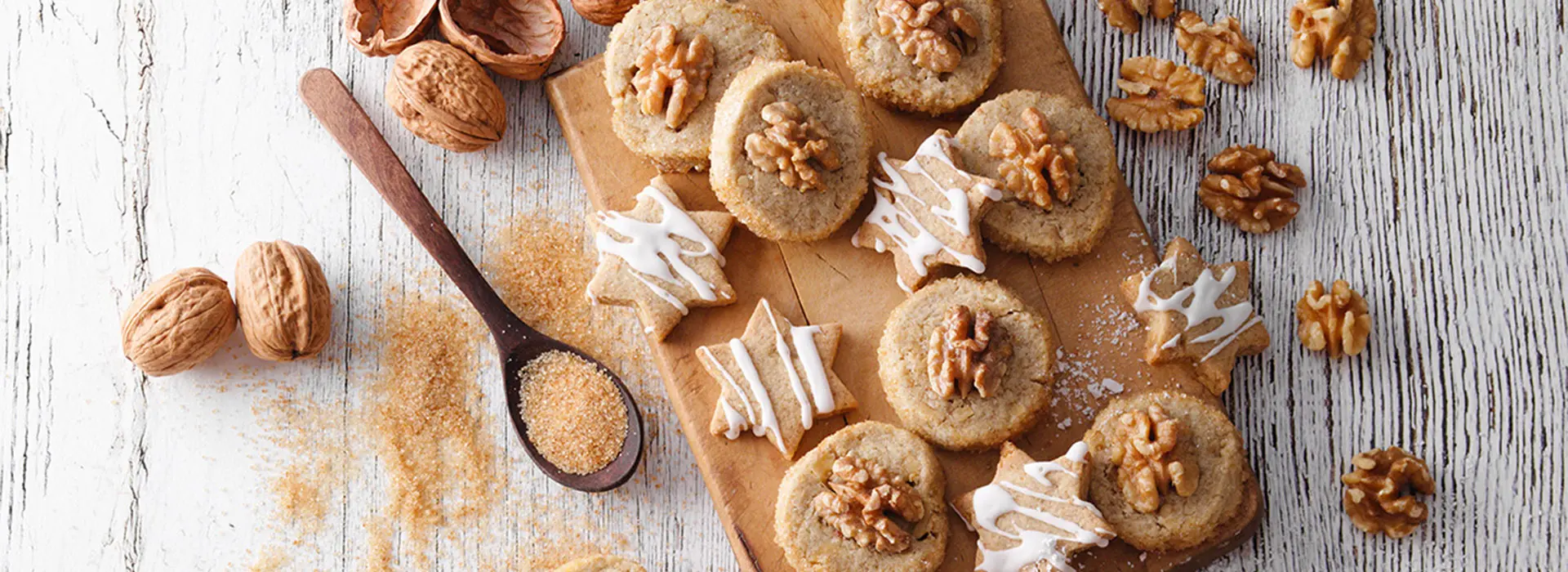 Walnusssterne und Walnusstaler gebacken nach dem Rezept von Sweet Family