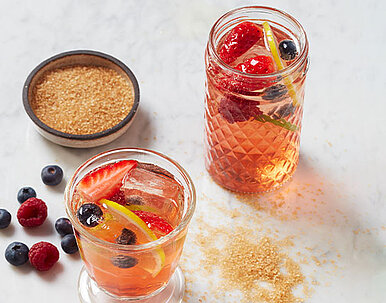 Sommer-Sangria mit Erdbeer-Shrub