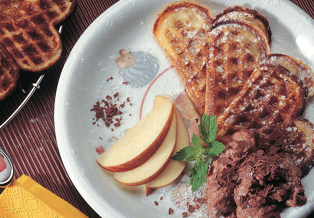 Apfelwaffeln mit Schokoschaum (Rezept)