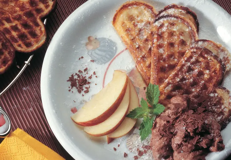 Apfelwaffeln mit Schokoschaum (Rezept)