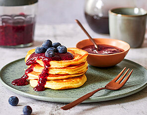 Pancakes mit Blaubeersauce