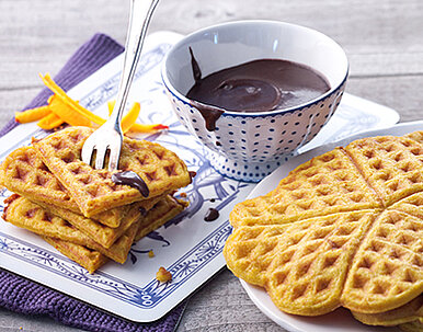 Kürbis-Dinkel-Waffeln mit Kakaosauce