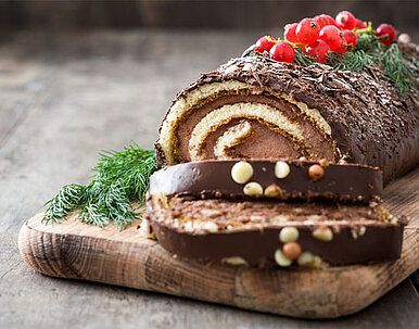 Bûche de Noël französische Weihnachtsbiskuitrolle