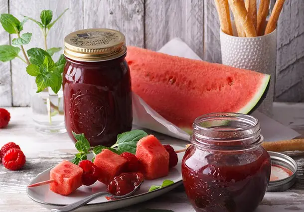 Wassermelonen-Himbeer-Konfitüre mit Minze (Rezept)