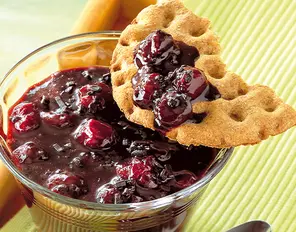 Sauerkirschkonfitüre mit Schokostreuseln