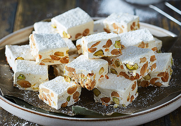 Weißer Nougat mit Erdnüssen und Pistazien (Rezept)