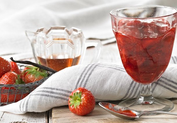 Erdbeer-Vanille-Konfitüre mit Mandellikör (Rezept)