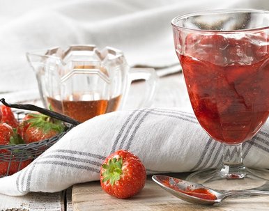 Erdbeer-Vanille-Konfitüre mit Mandellikör