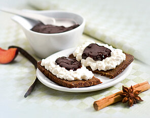 Zwetschgen-Konfitüre mit Gewürzen und Balsamico Würzige Zwetschgen-Konfitüre
