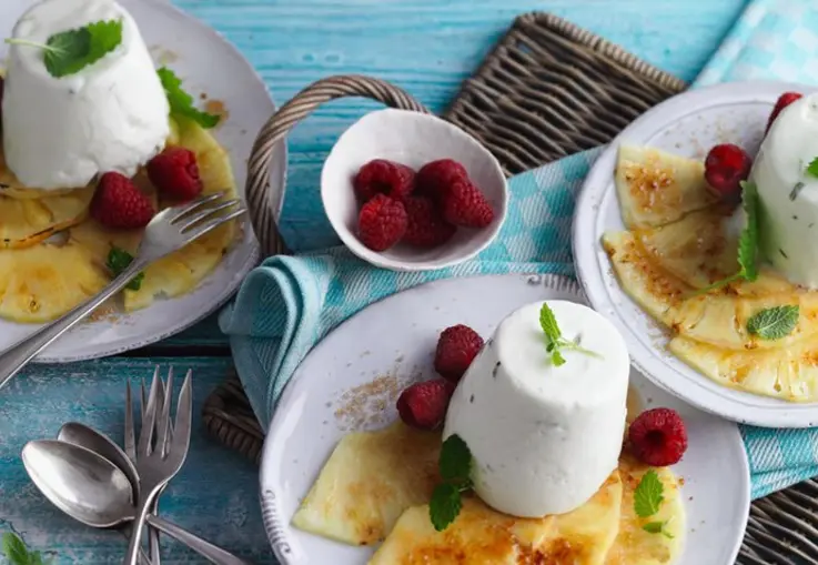 Zitronen-Joghurt mit karamellisierter Ananas (Rezept)