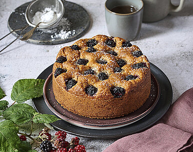 Veganer Mandel-Brombeer-Kuchen