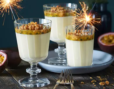 Panna cotta mit Champagner-Maracuja-Gelee