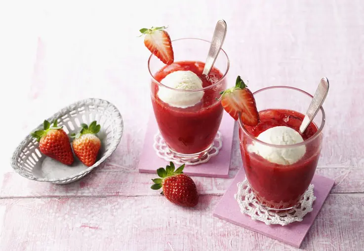 Erdbeer-Smoothie mit Vanilleeis (Rezept)