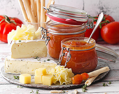 Scharfe Tomaten-Konfitüre mit Mirabellen