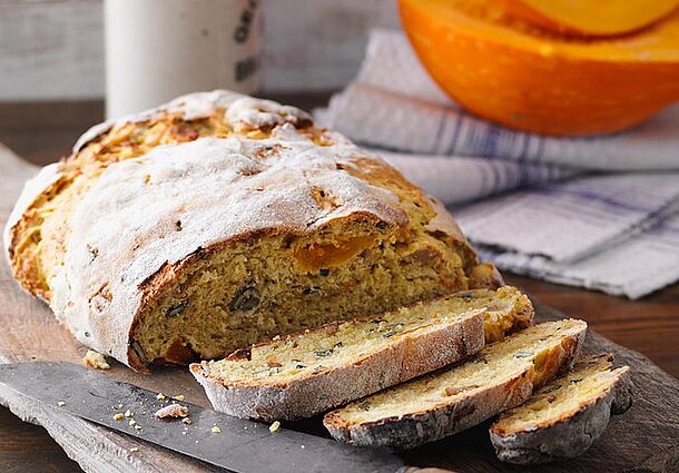 Süßes Kürbis-Walnuss-Brot (Rezept)