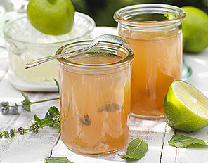 Limetten-Minz-Gelee mit weißem Rum