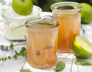 Limetten-Minz-Gelee mit weißem Rum