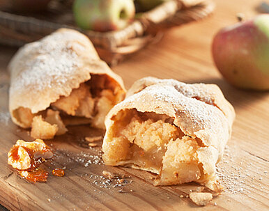 Mini-Apfelstrudel mit karamellisierten Nüssen