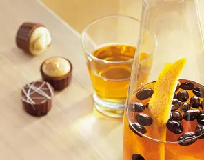 Orangenlikör mit Kaffeebohnen