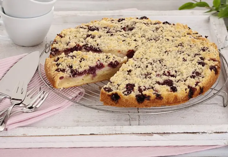 Kirsch-Streusel-Pie mit Marzipan (Rezept)