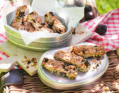 Vegane Dinkel-Cashew-Riegel mit Früchten