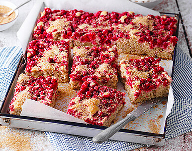 Johannisbeer-Nuss-Kuchen vom Blech