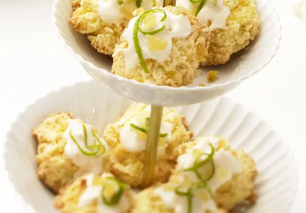 Kokosmakronen mit Limettenglasur 