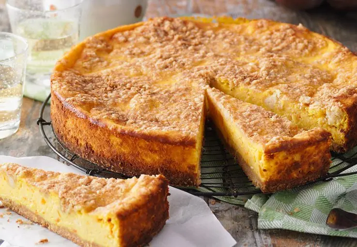 Kürbis-Käsekuchen mit Zimtstreuseln (Rezept)