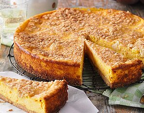 Kürbis-Käsekuchen mit Zimtstreuseln