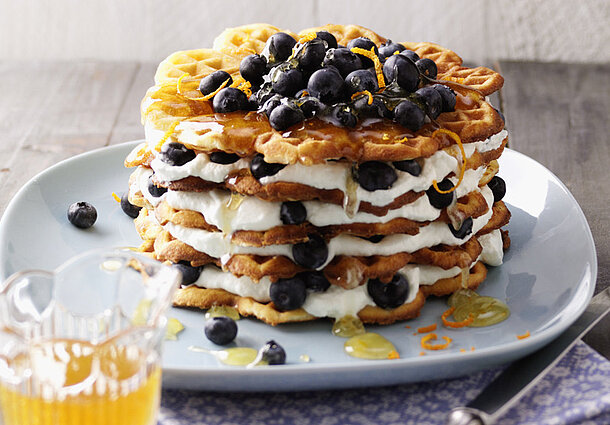 Rezept für Orangen-Waffeltorte mit Heidelbeeren